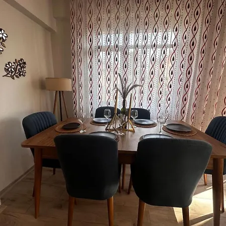 300 Meters To Konyaalti Beach 2+1 Large And Spacious Lejlighed