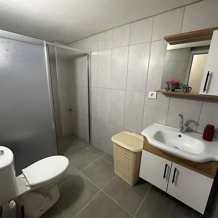 300 Meters To Konyaalti Beach 2+1 Large And Spacious Apartmán