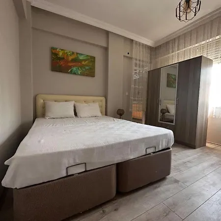300 Meters To Konyaalti Beach 2+1 Large And Spacious Apartmán